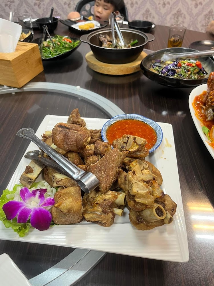 百炒堂熱炒合菜上桌畫面