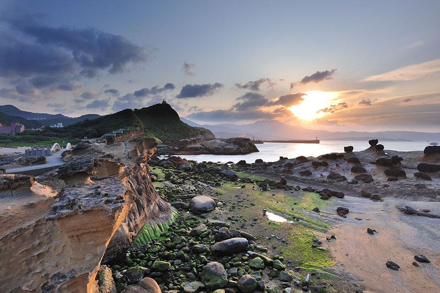 野柳地質公園海蝕地形與海岸奇岩