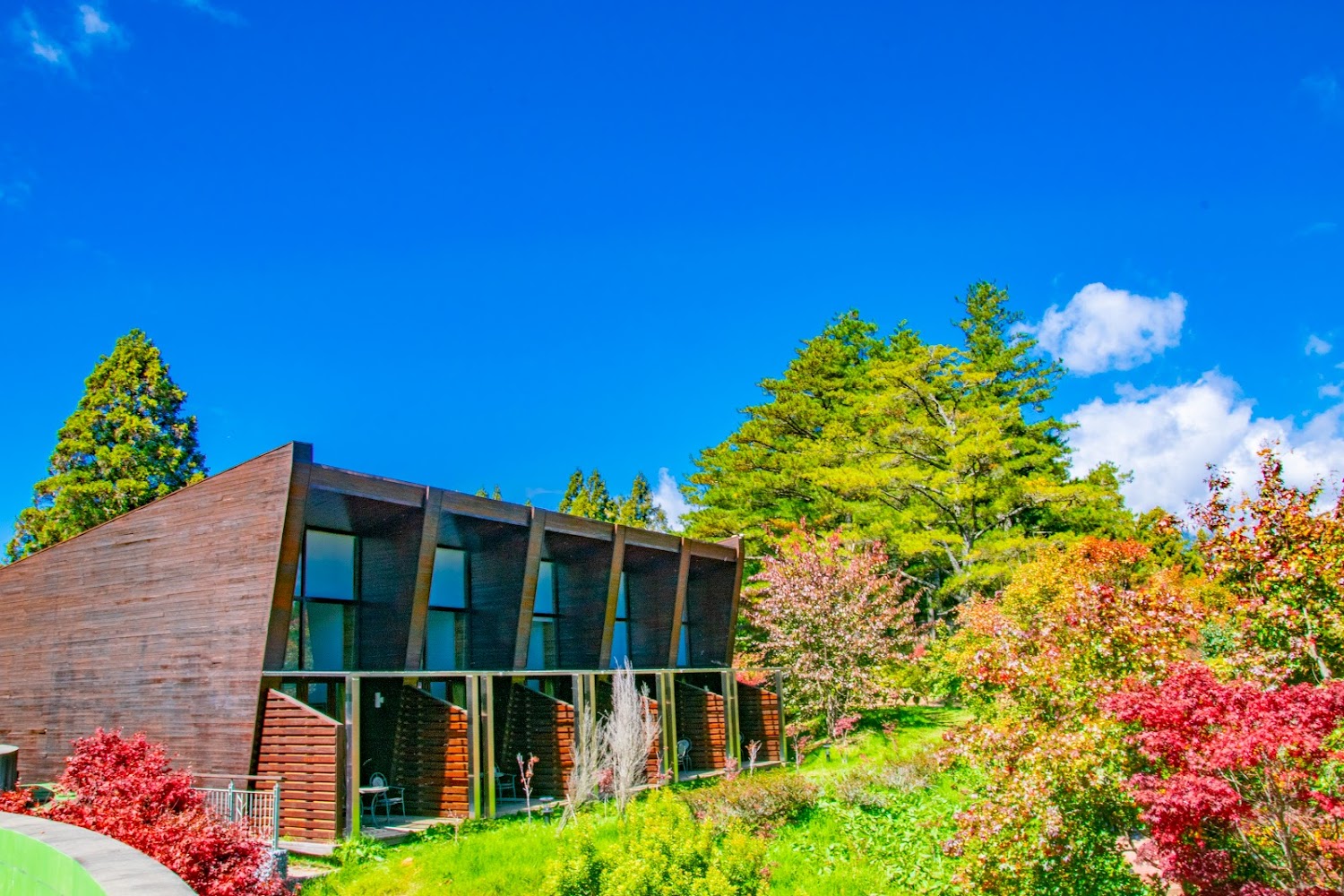 福壽山農場現代木質建築與庭園景觀