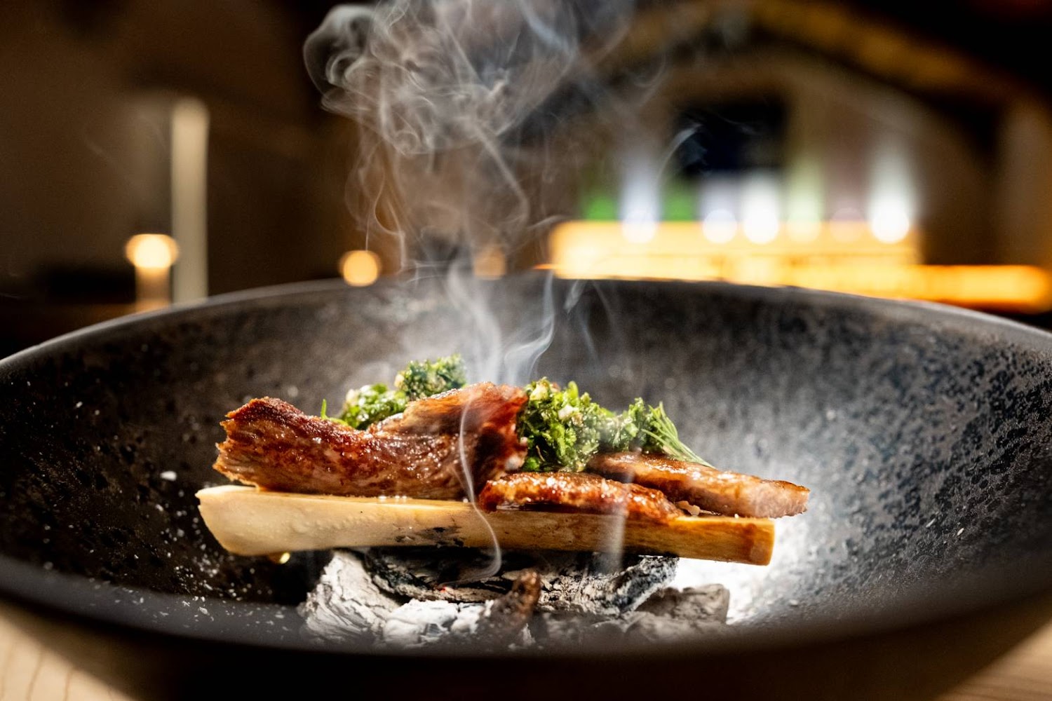 煙燻肉排與炭火風格料理