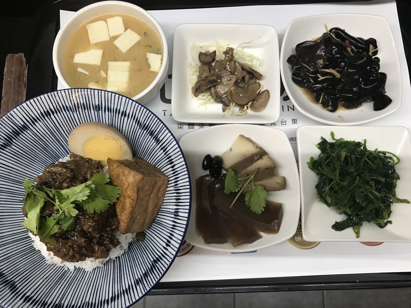 七里坡紅藜養生料理台式便當與多樣配菜