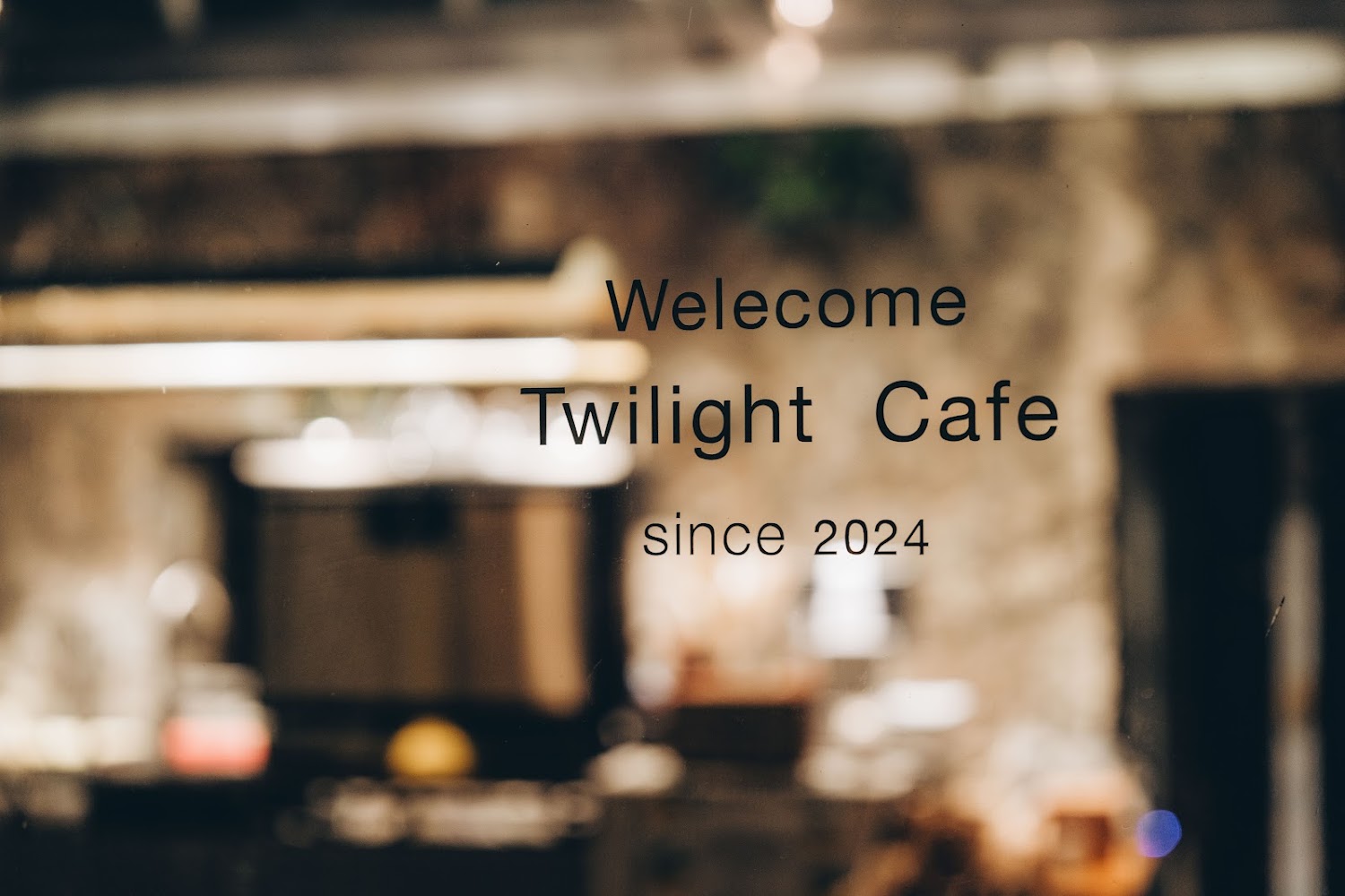 Twilight Cafe 店門口玻璃門外觀