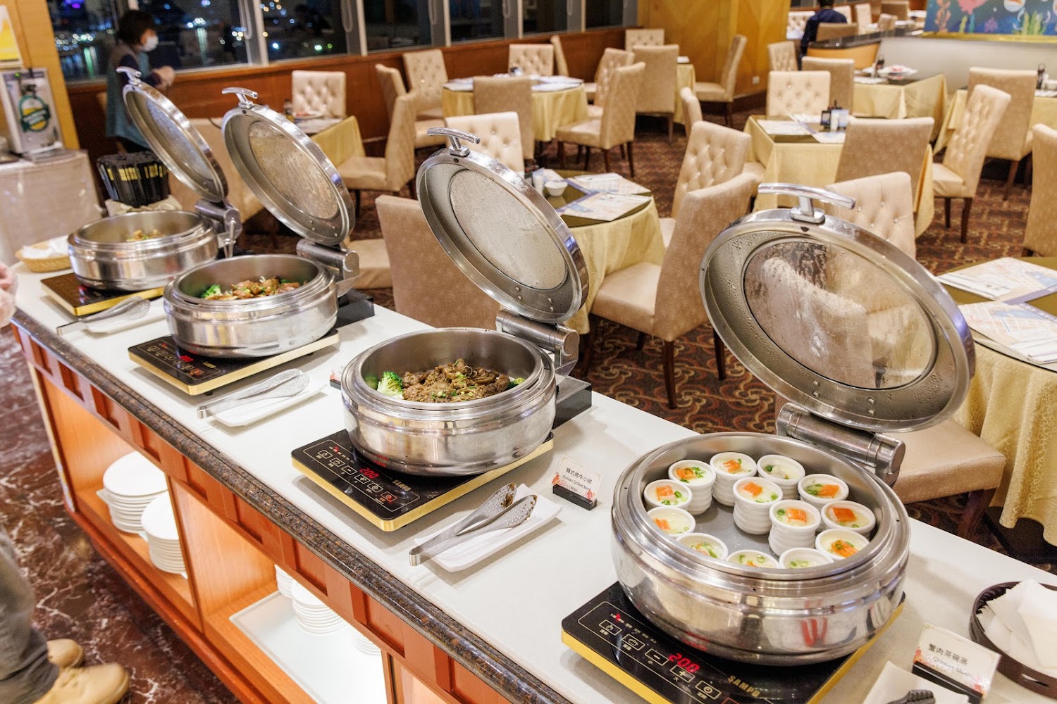 長榮桂冠酒店十八樓咖啡廳用餐環境與自助餐檯