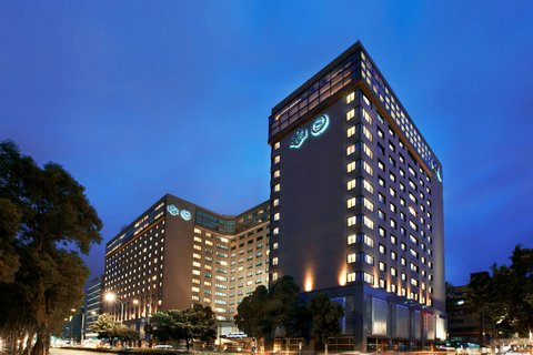 台北喜來登大飯店夜間外觀