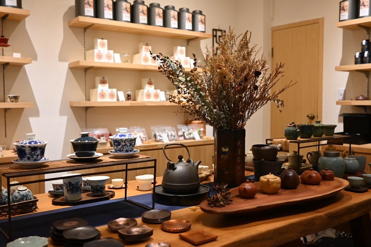 茶苑 CHA-EN 茶具與茶葉陳列