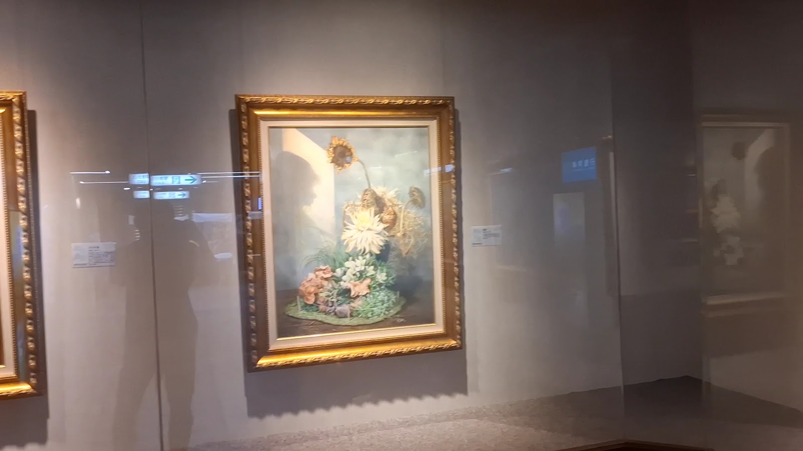 美麗島站藝廊展示向日葵油畫，地鐵站化身藝術展覽空間