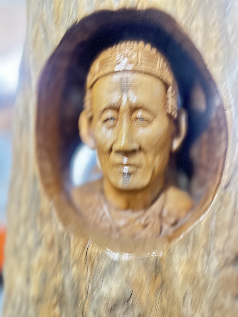 三義木雕博物館木雕人物從原木中浮現藝術品