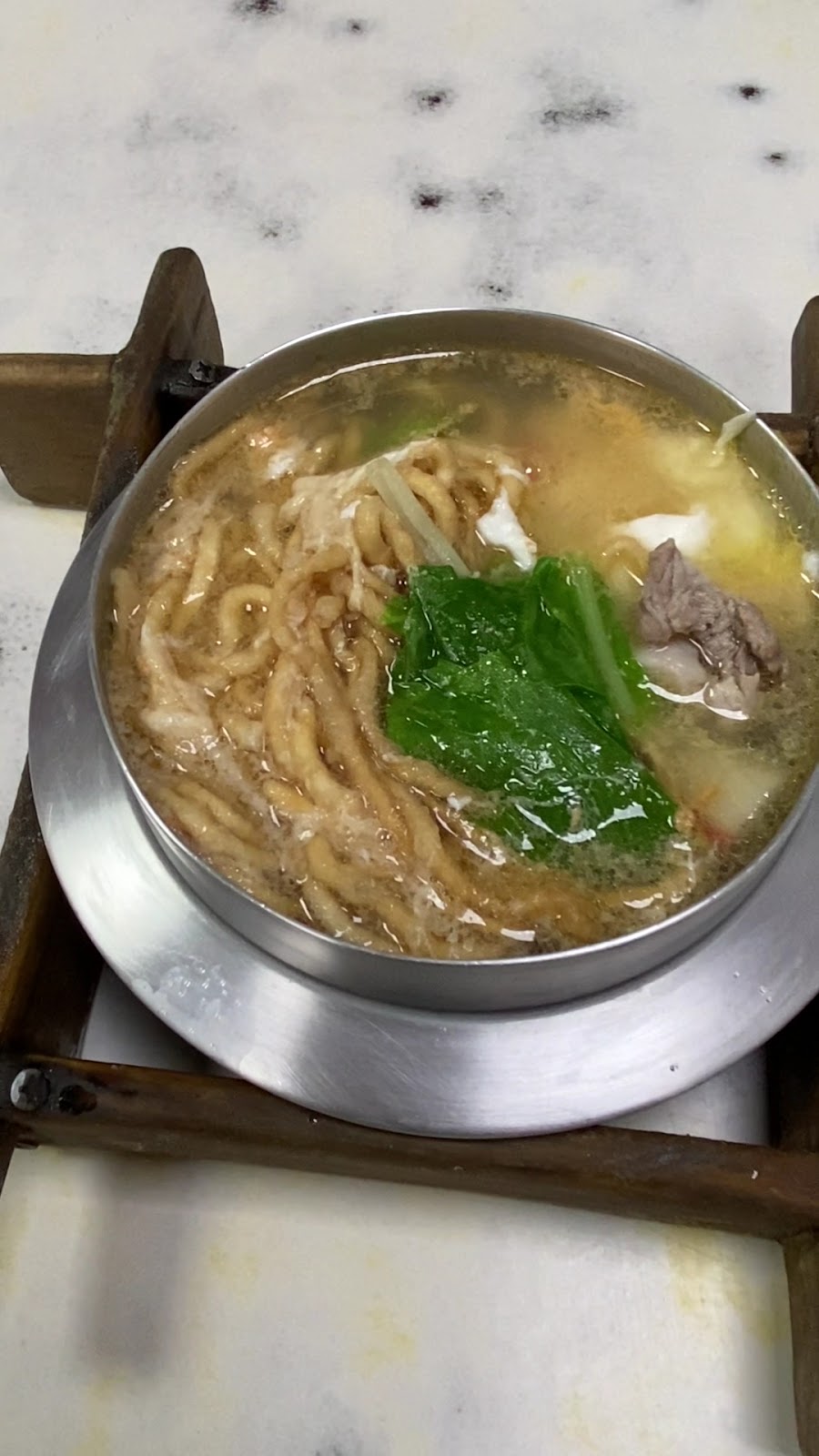 阿麗鍋燒意麵 俯視角度意麵配料全覽