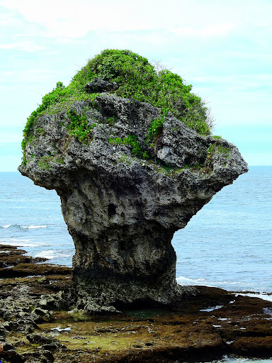 小琉球沿岸景觀與海天一線視角