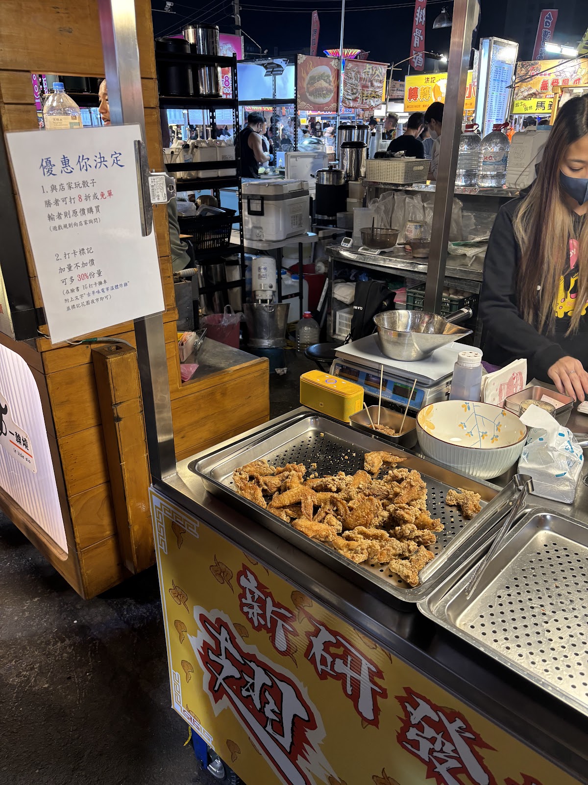 台南花園夜市炸物攤，酥脆炸雞現炸現賣