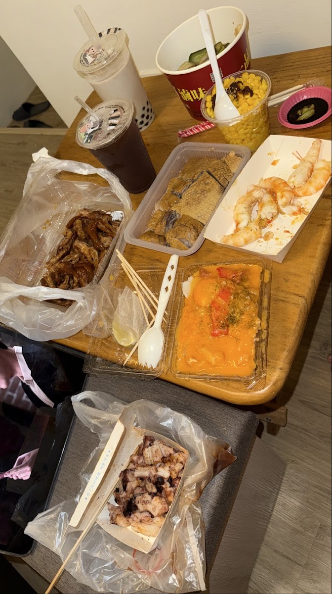 墾丁大街夜市多種美食外帶，海鮮炸物飲料各式小吃