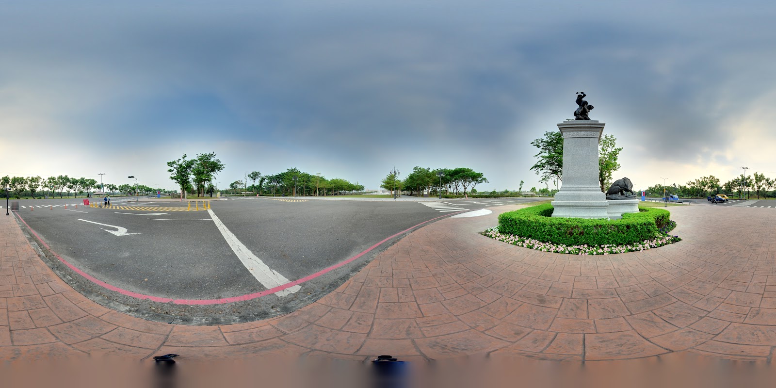 奇美博物館入口廣場停車場全景