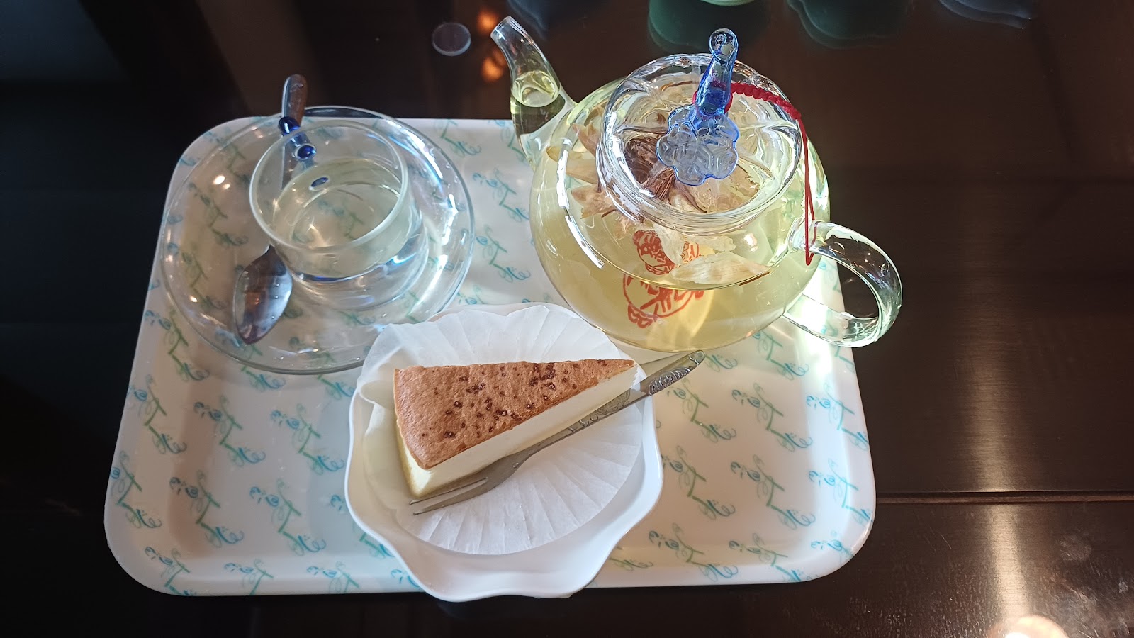 阿妹茶樓玻璃花茶壺配乳酪蛋糕精緻茶點九份茶館