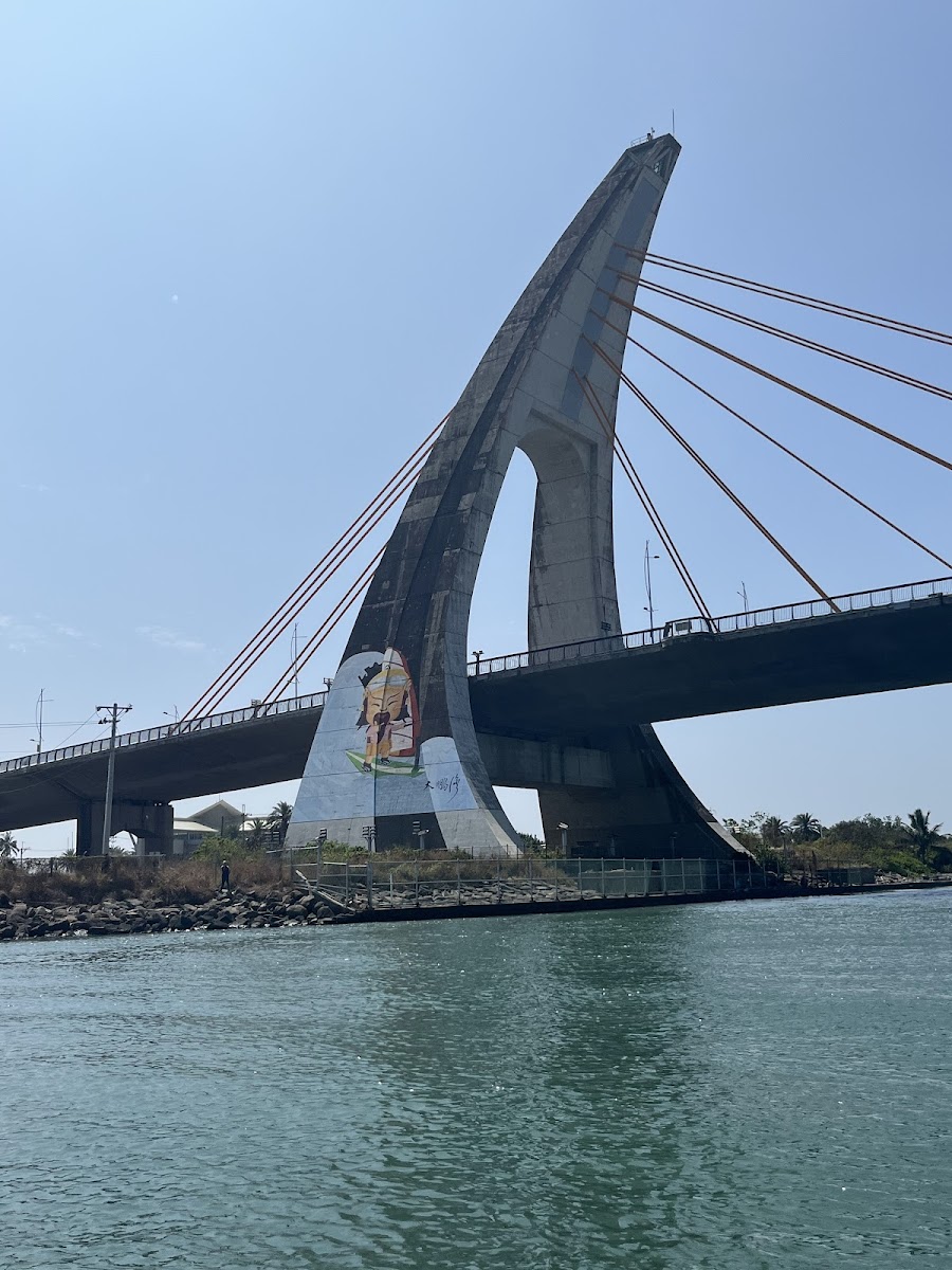 大鵬灣跨海大橋 Y型橋塔 橘紅斜拉橋索