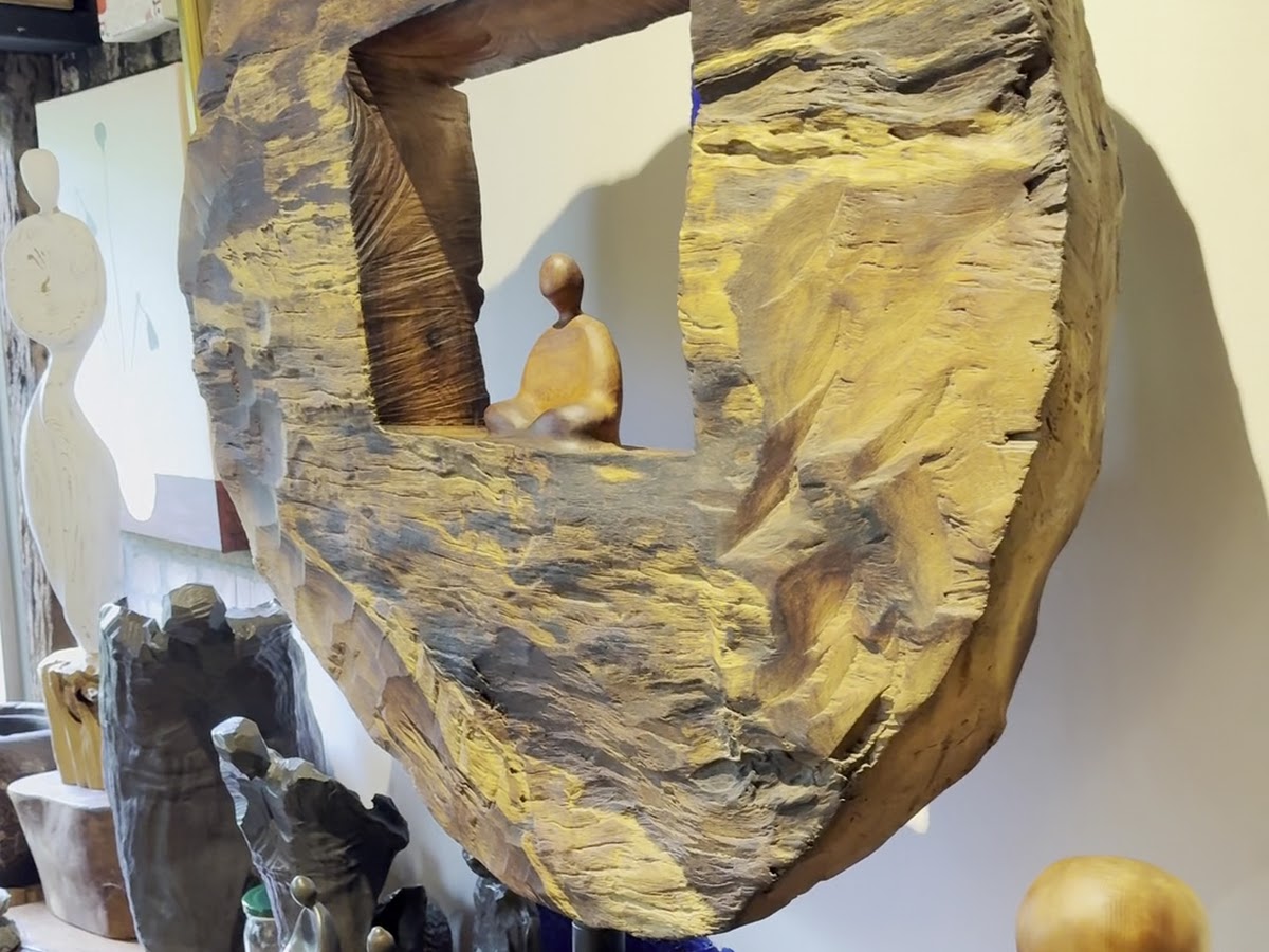 水美木雕街木雕藝品展示，各式木雕作品陳列