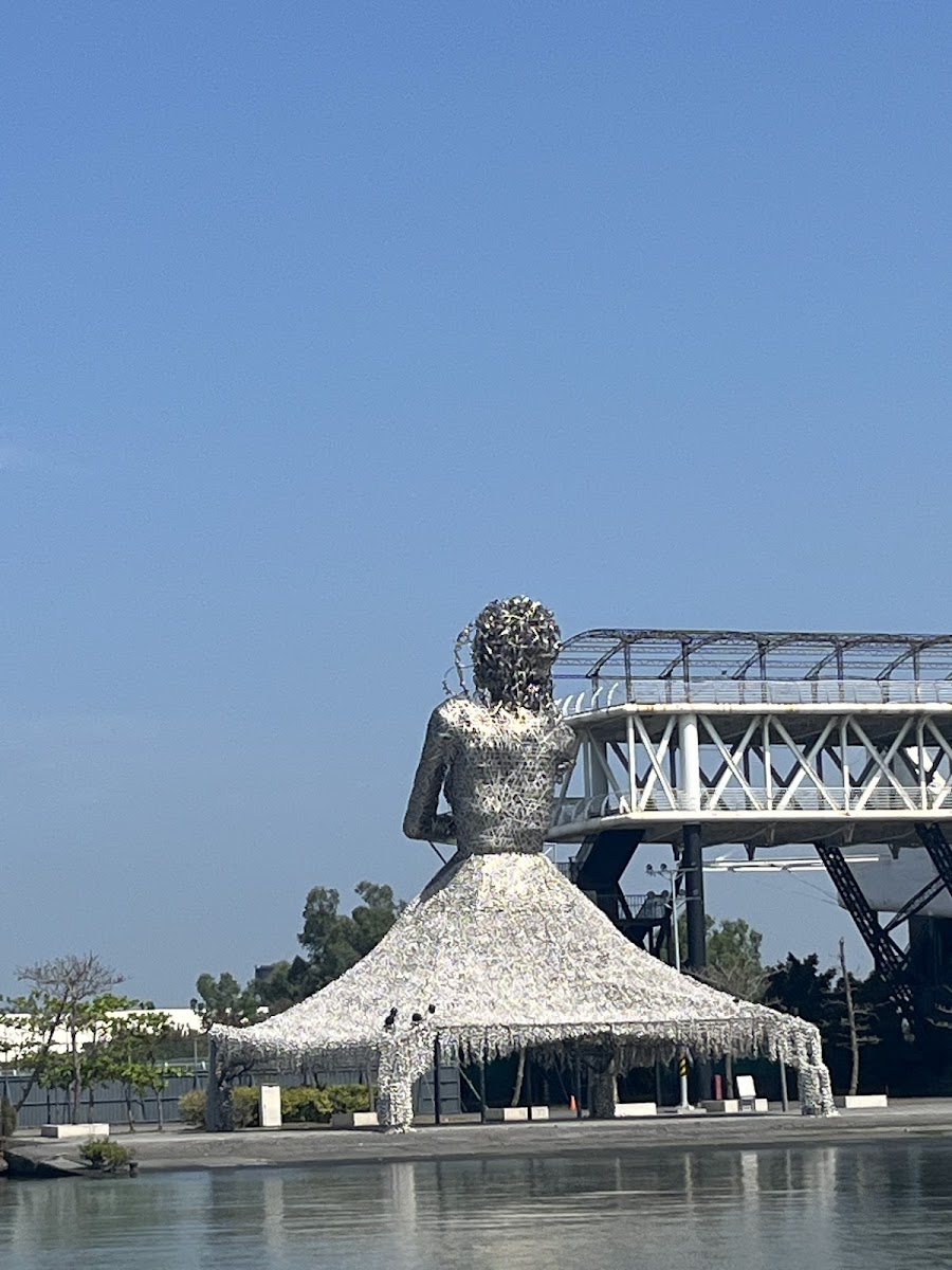 大鵬灣國際休閒特區 鏤空金屬女舞者雕塑 景觀建築