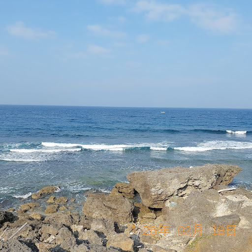 琉球嶼晨間道路與海景氛圍