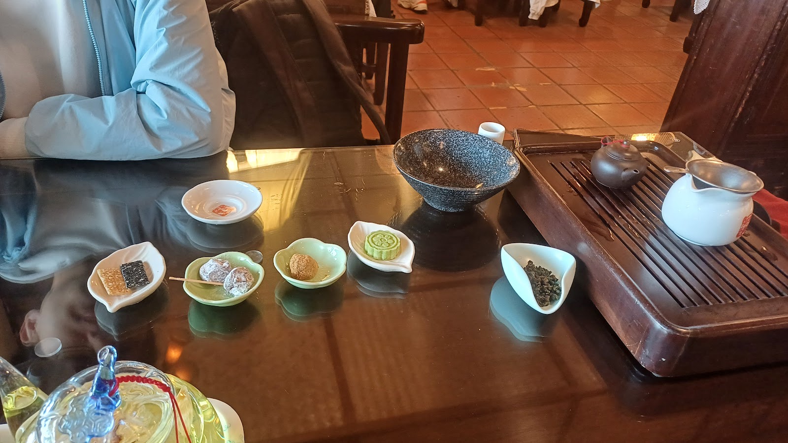 阿妹茶樓茶道組合木製茶台陶瓷茶具各式茶點小碟
