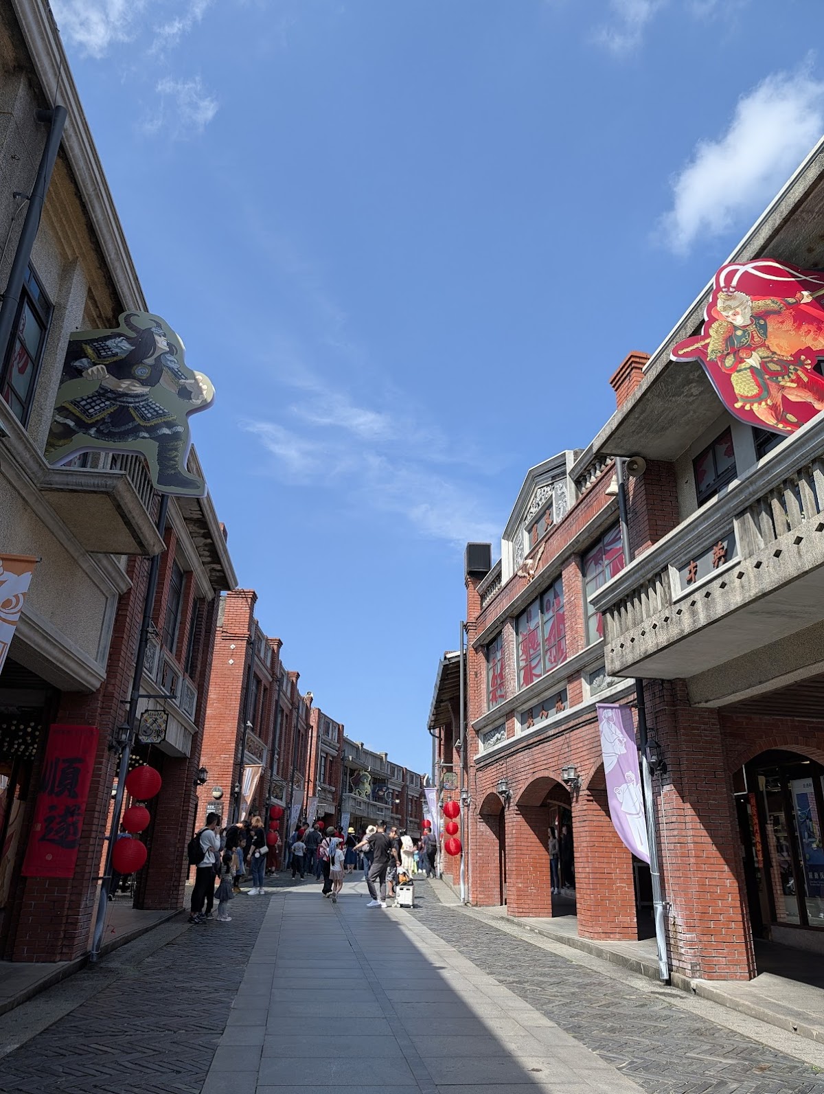 宜蘭傳藝園區古街晴天街景仰拍