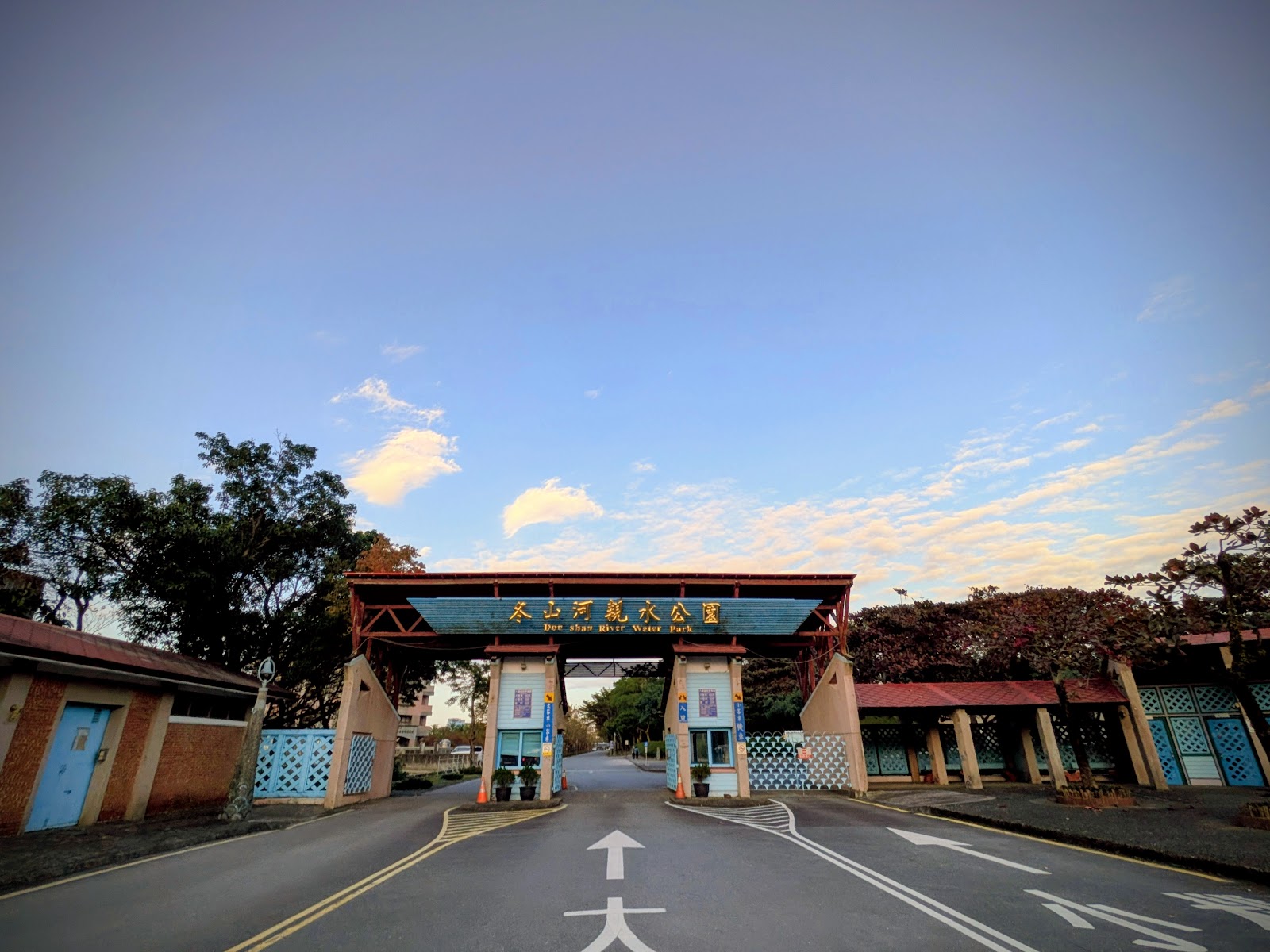冬山河親水公園正門入口牌樓 2026
