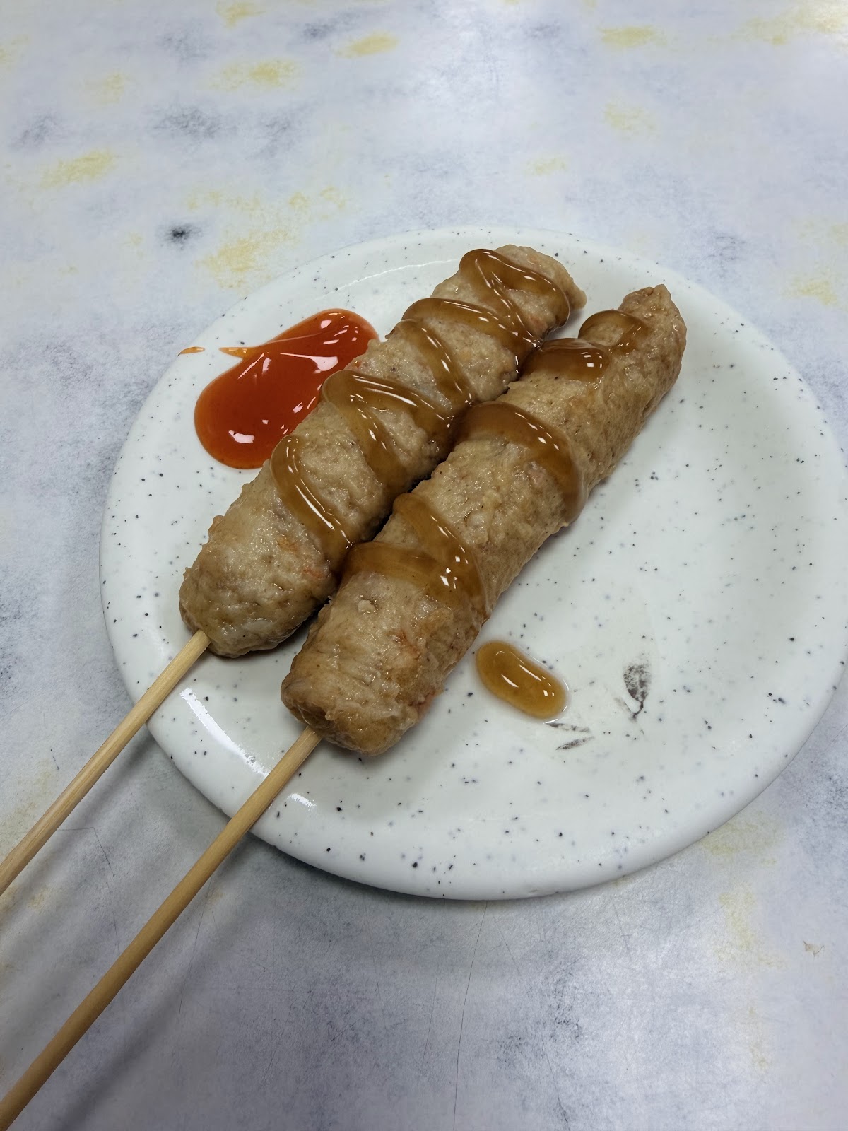 阿麗鍋燒意麵 黑輪串近拍沙茶醬淋醬