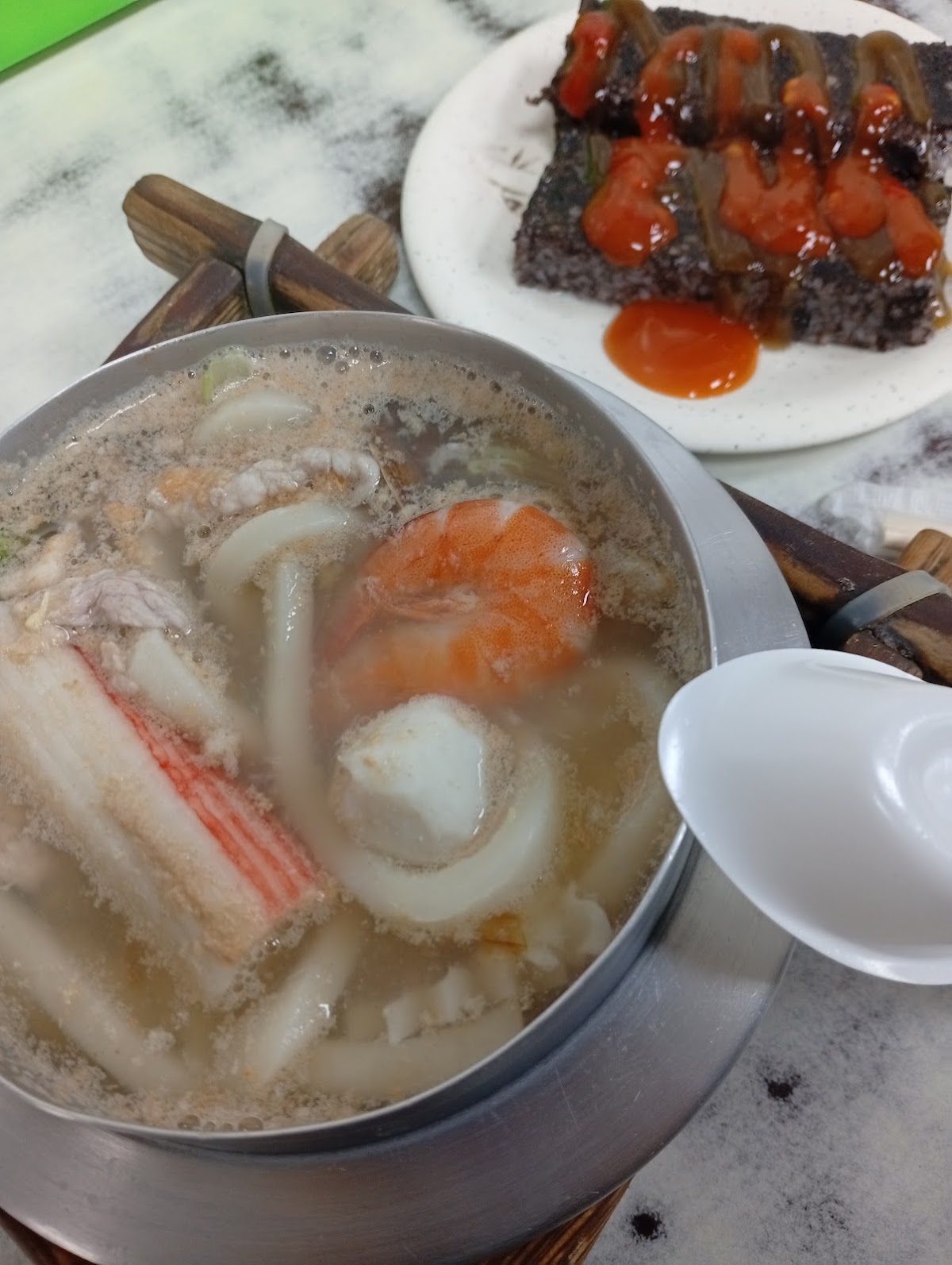 阿麗鍋燒意麵 鍋燒烏龍麵加米血組合