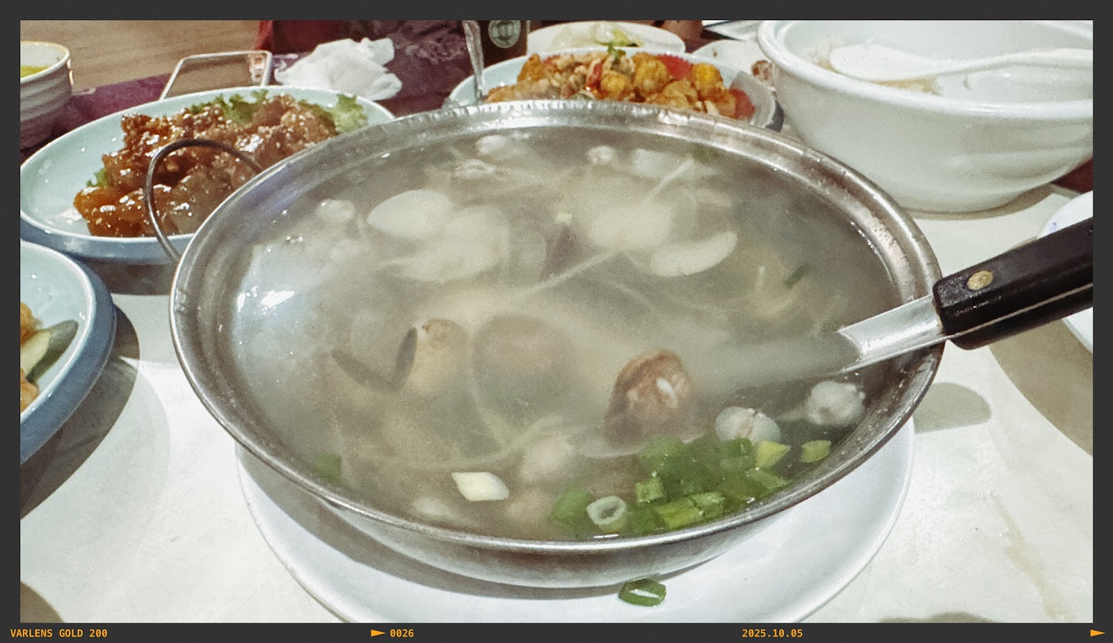 悅禾小館大碗鮮蛤湯，清澈湯頭蛤蜊鮮甜新竹合菜湯品