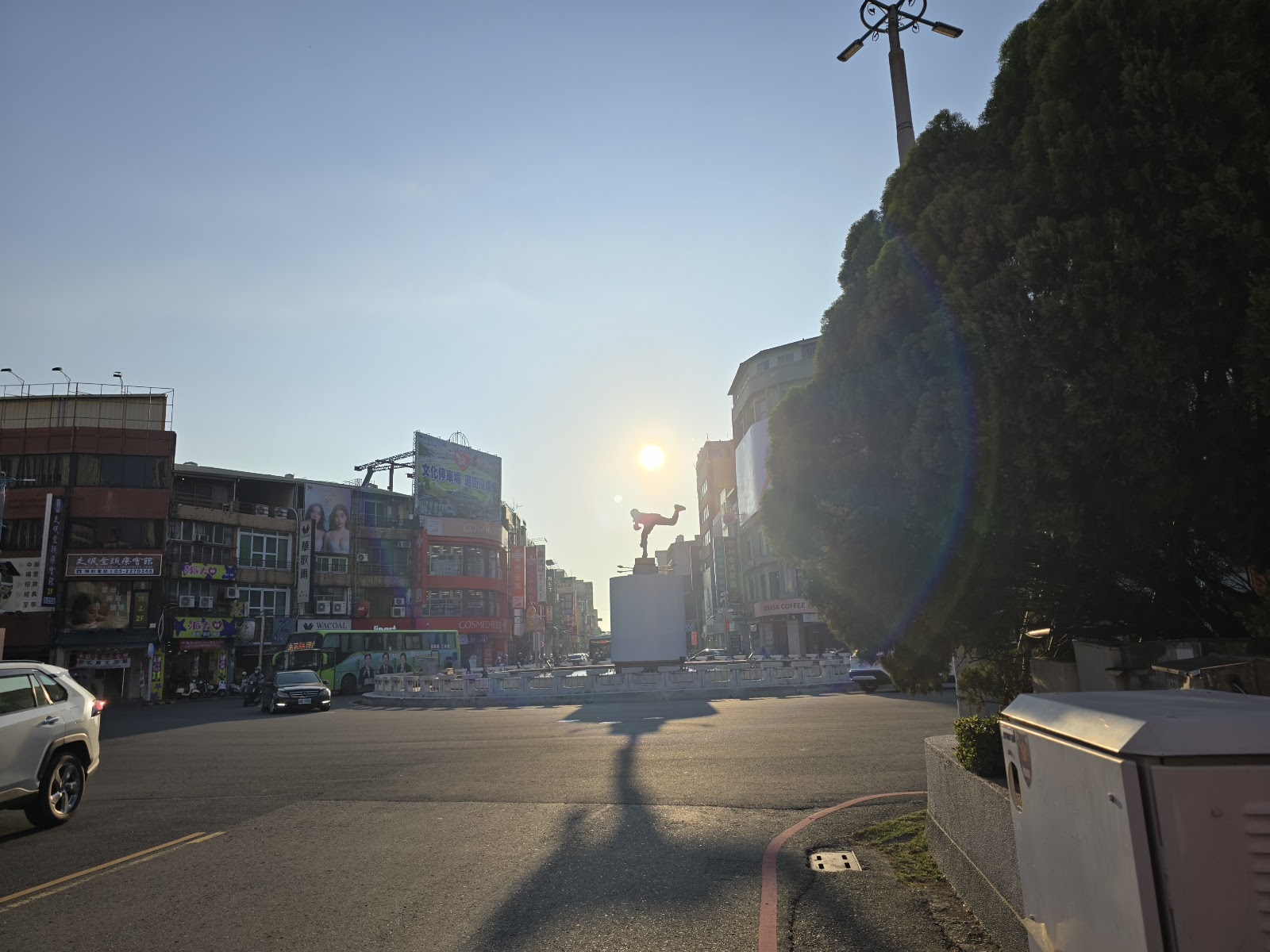 嘉義文化路噴水池逆光夕陽圓環夜市