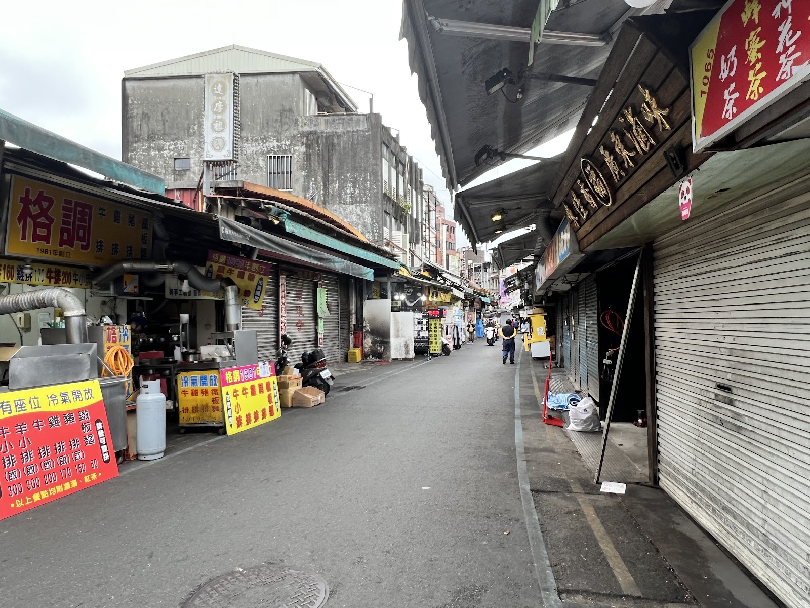 羅東觀光夜市整齊街道白天樣貌