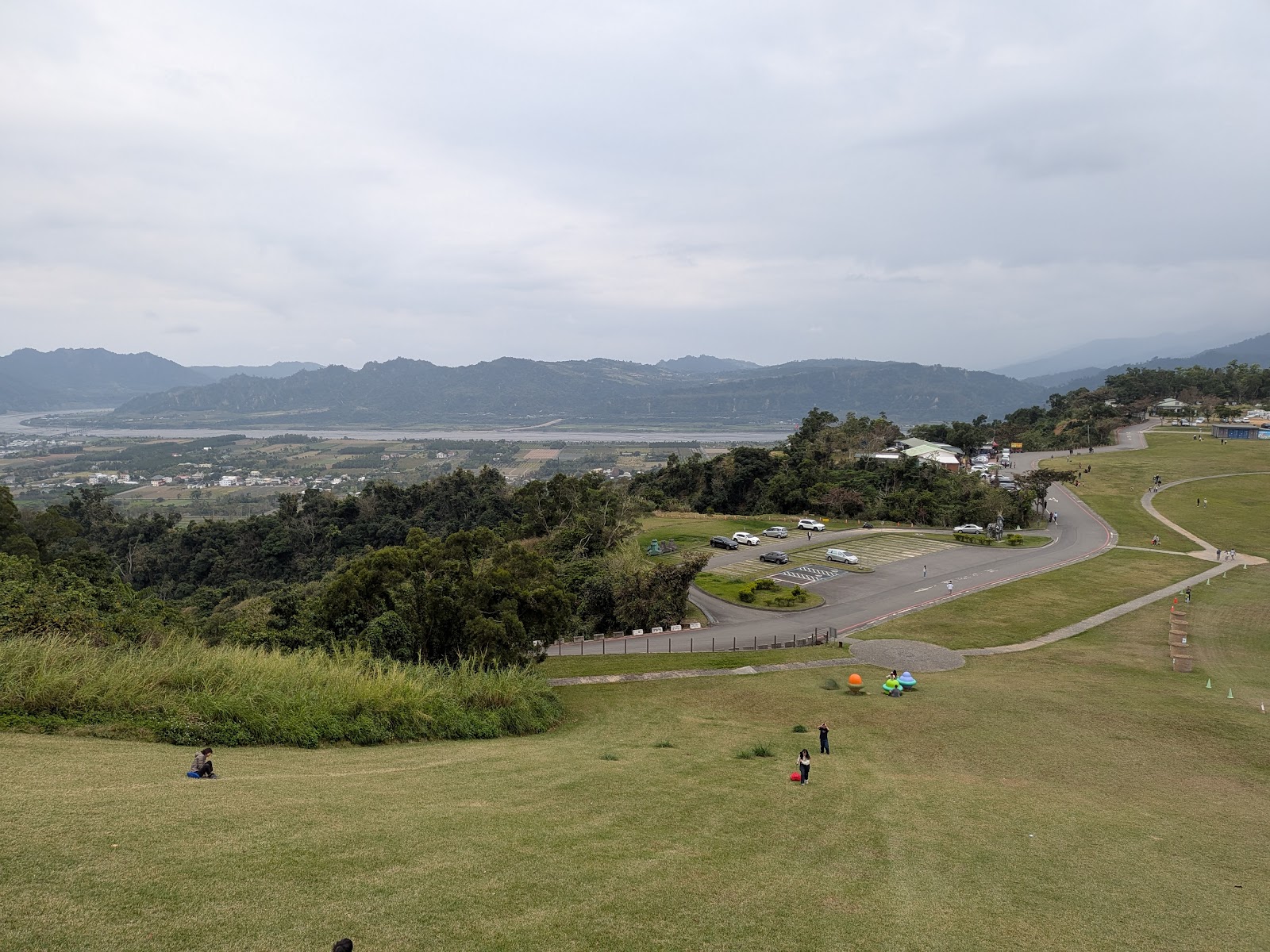 鹿野高台俯瞰台東縱谷卑南溪河床農田聚落