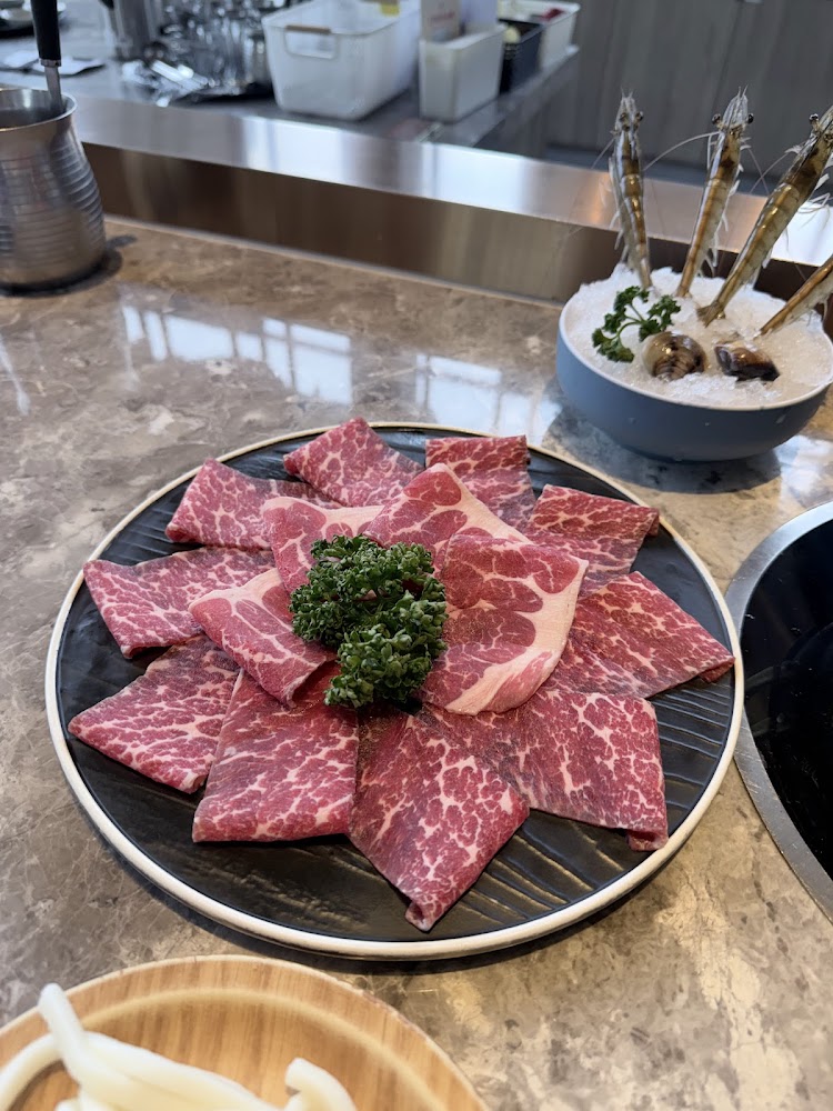 月暮藏涮涮鍋霜降牛與海鮮盤