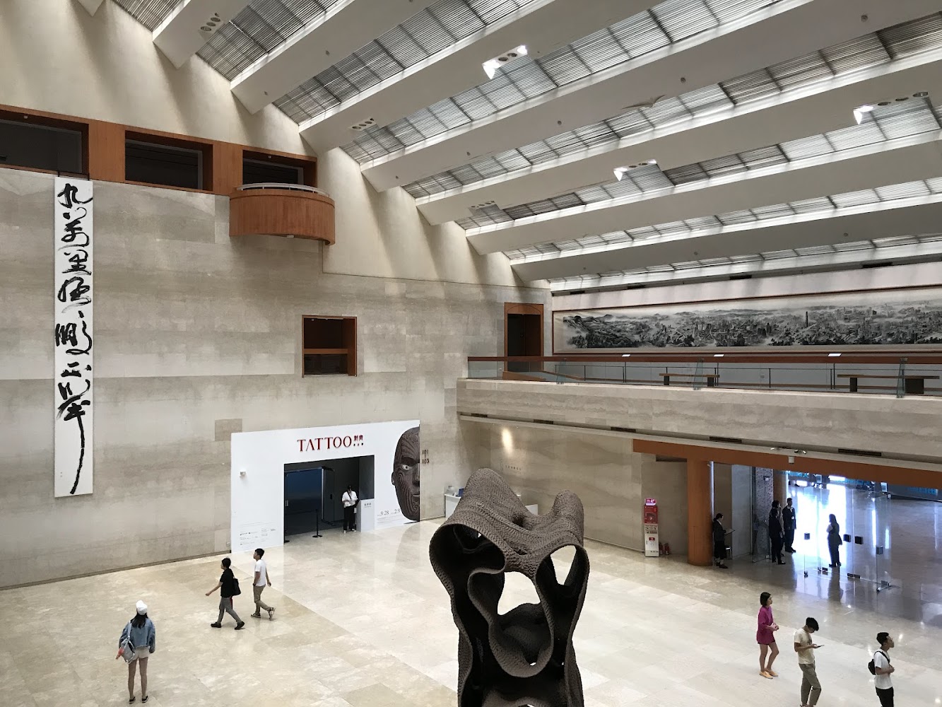 高雄市立美術館大廳與特展入口空間
