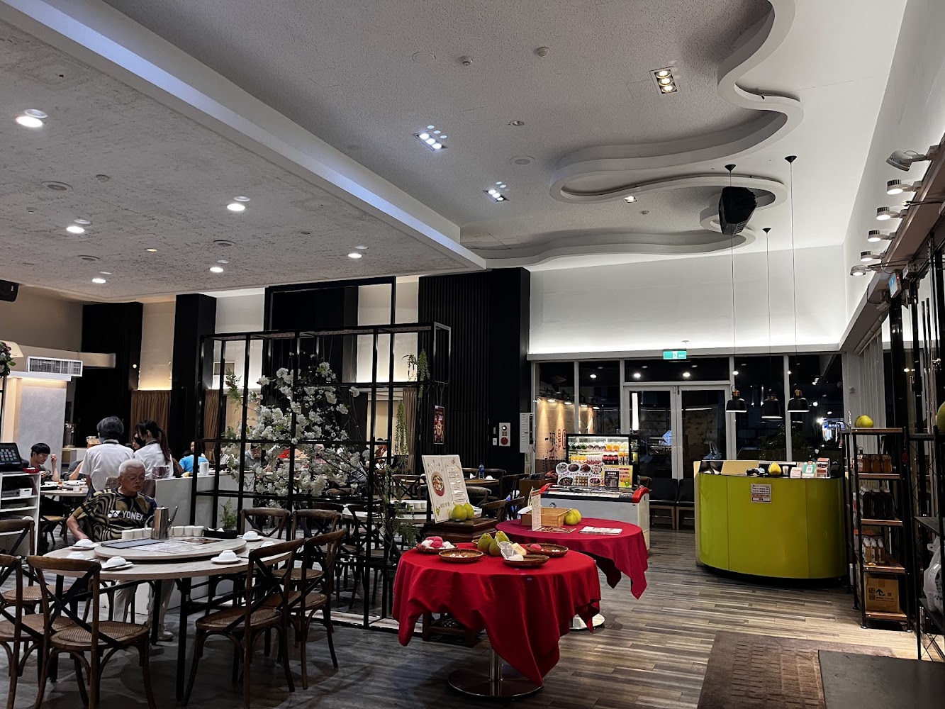 柚子花花青春客家菜店內環境