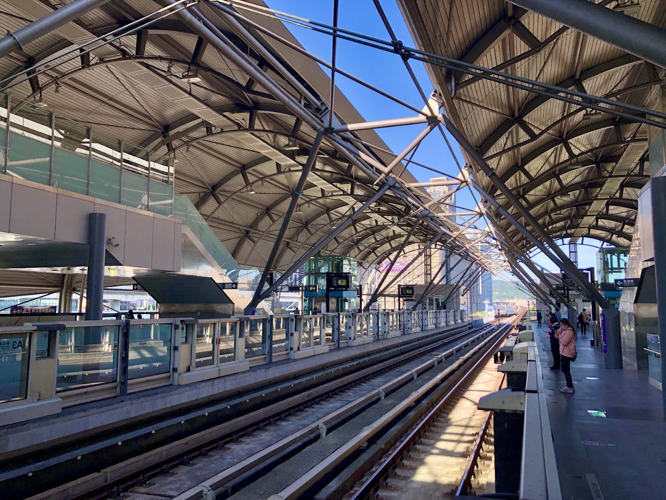 新北產業園區站月台空間