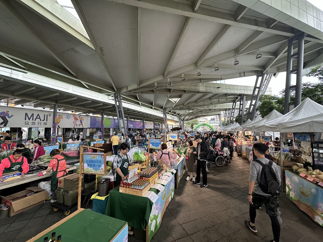 臺北花博農民市集熱鬧遮棚區