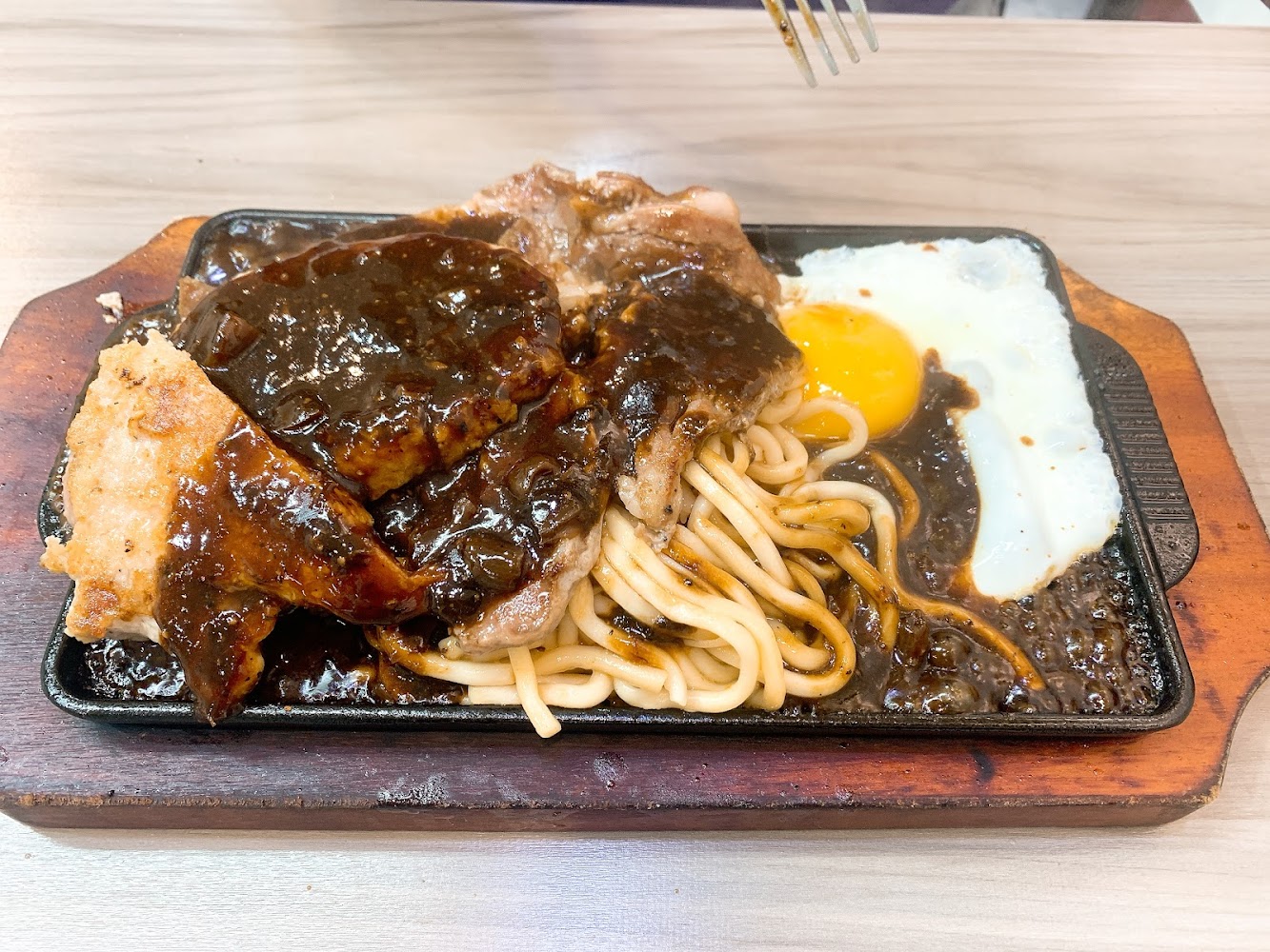 牛必富牛排館雙拼鐵板麵