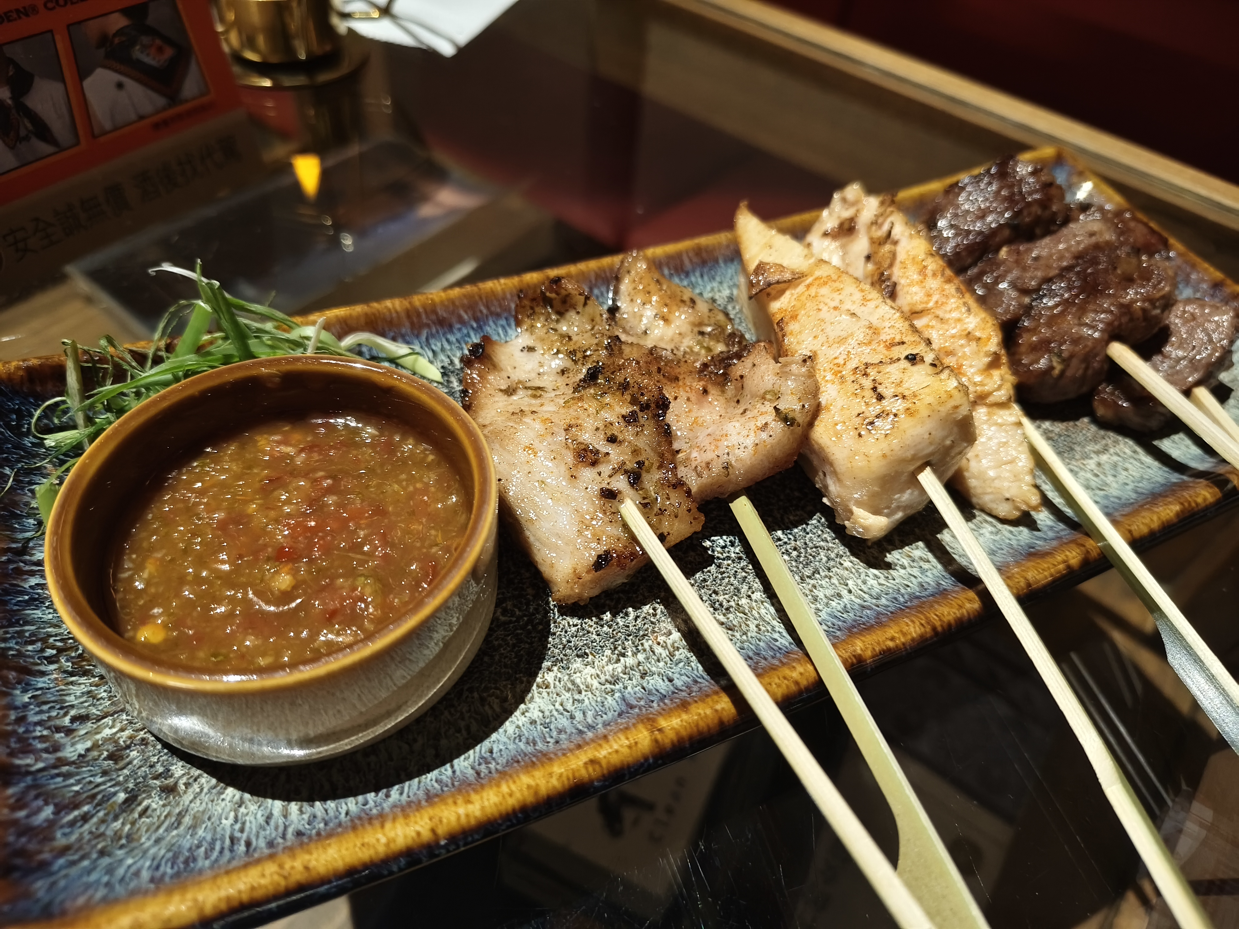一酒點意美術館烤肉串拼盤