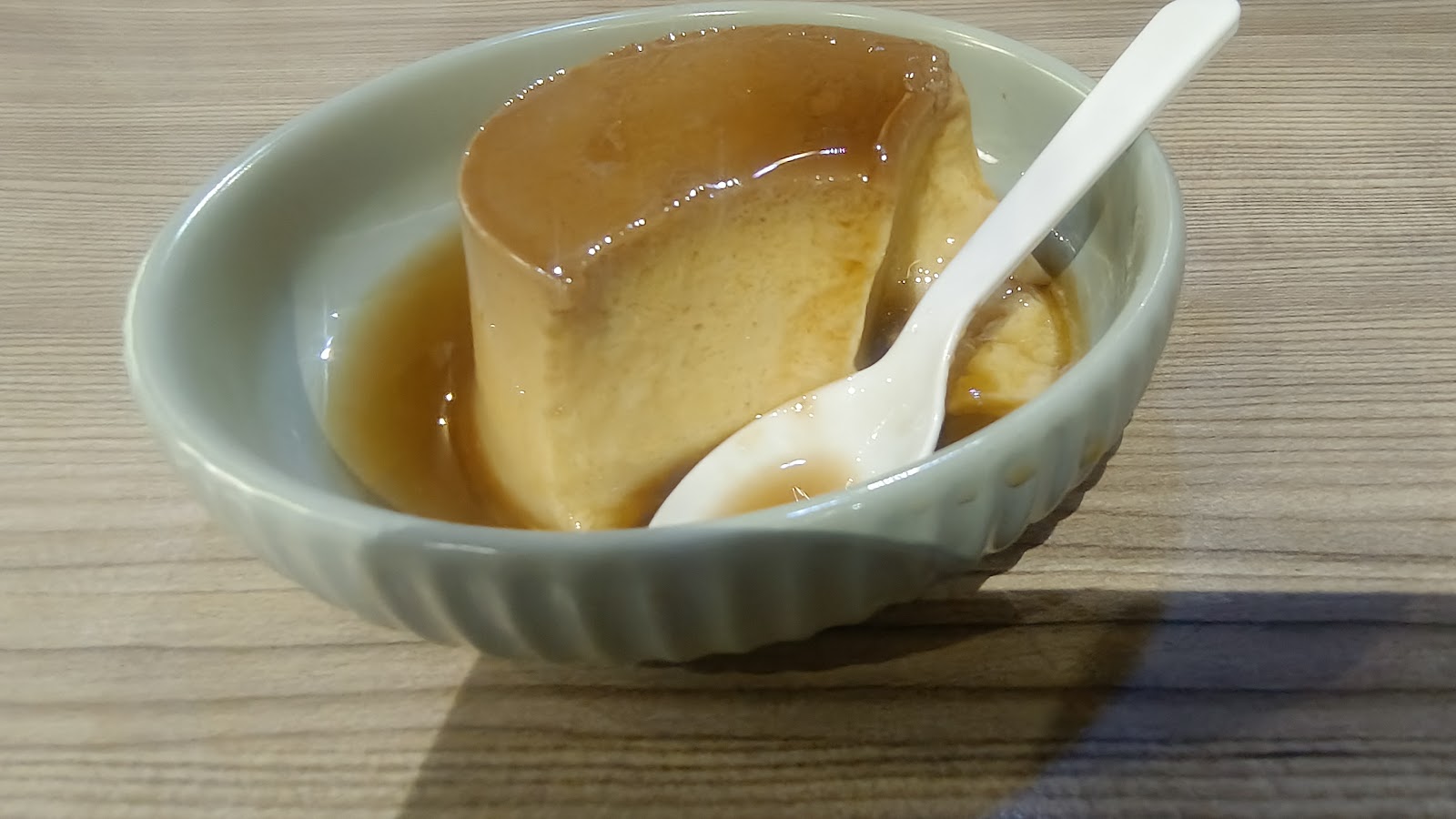 三皇三家高雄岡山店焦糖布丁甜點米白陶瓷碗