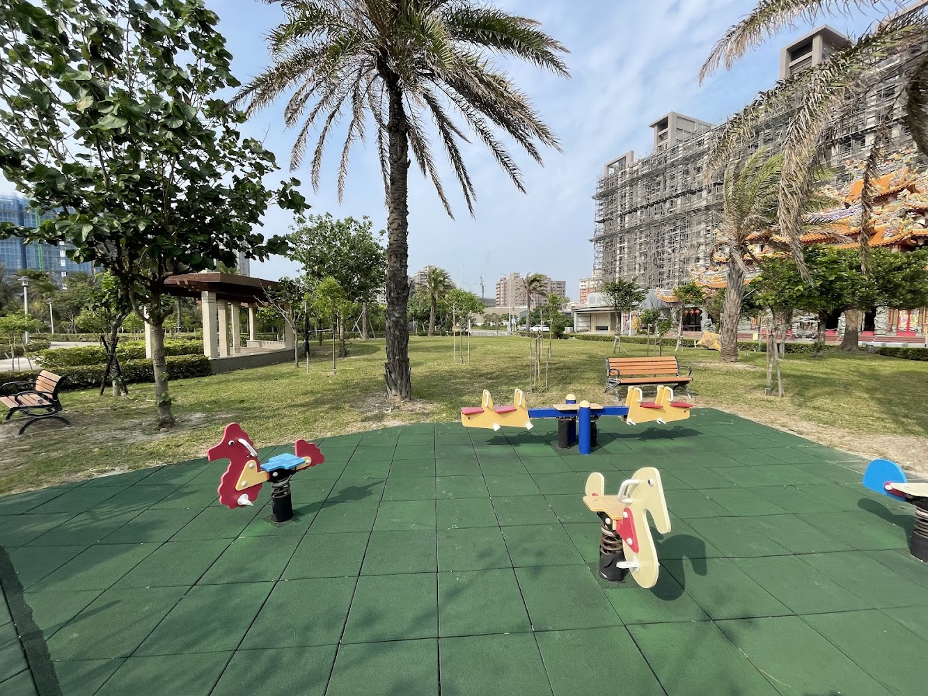 梧棲漁寮公園搖搖馬與蹺蹺板區