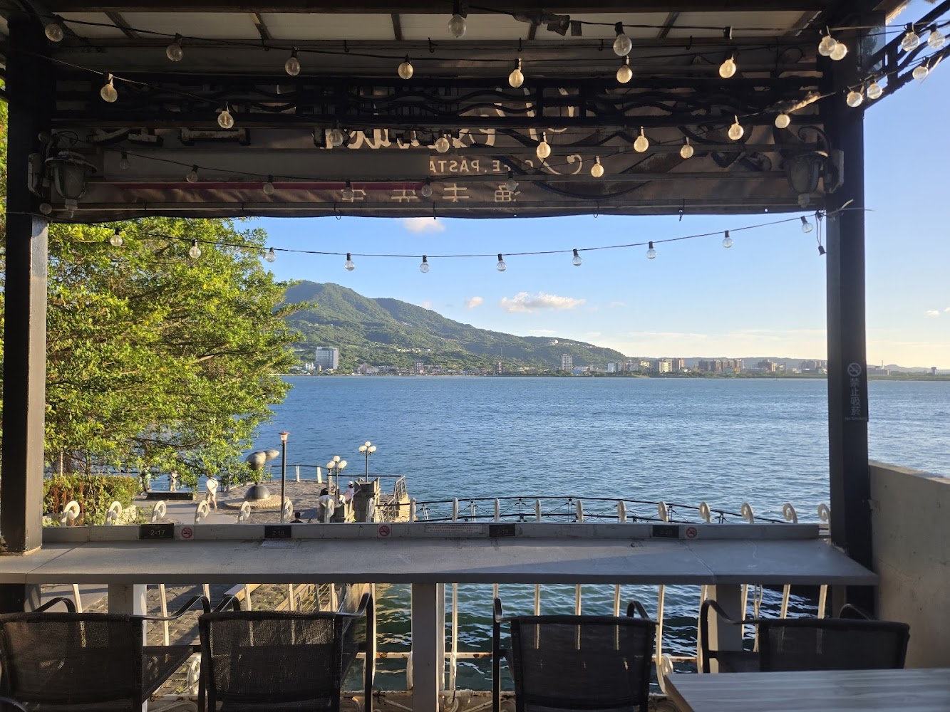 Pescador Cafe 漁夫先生戶外湖畔座位景觀
