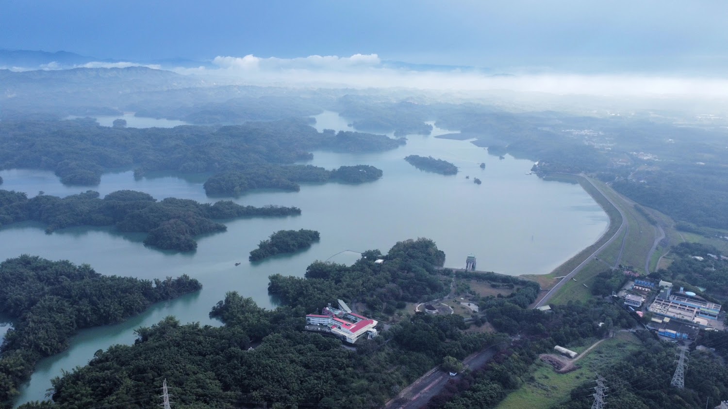 烏山頭水庫大景與群山小島