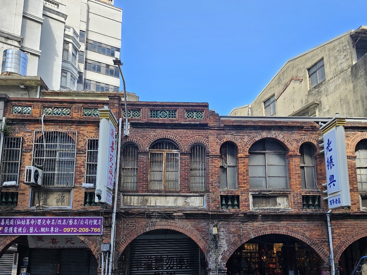 北埔老街紅磚騎樓，客家建築特色