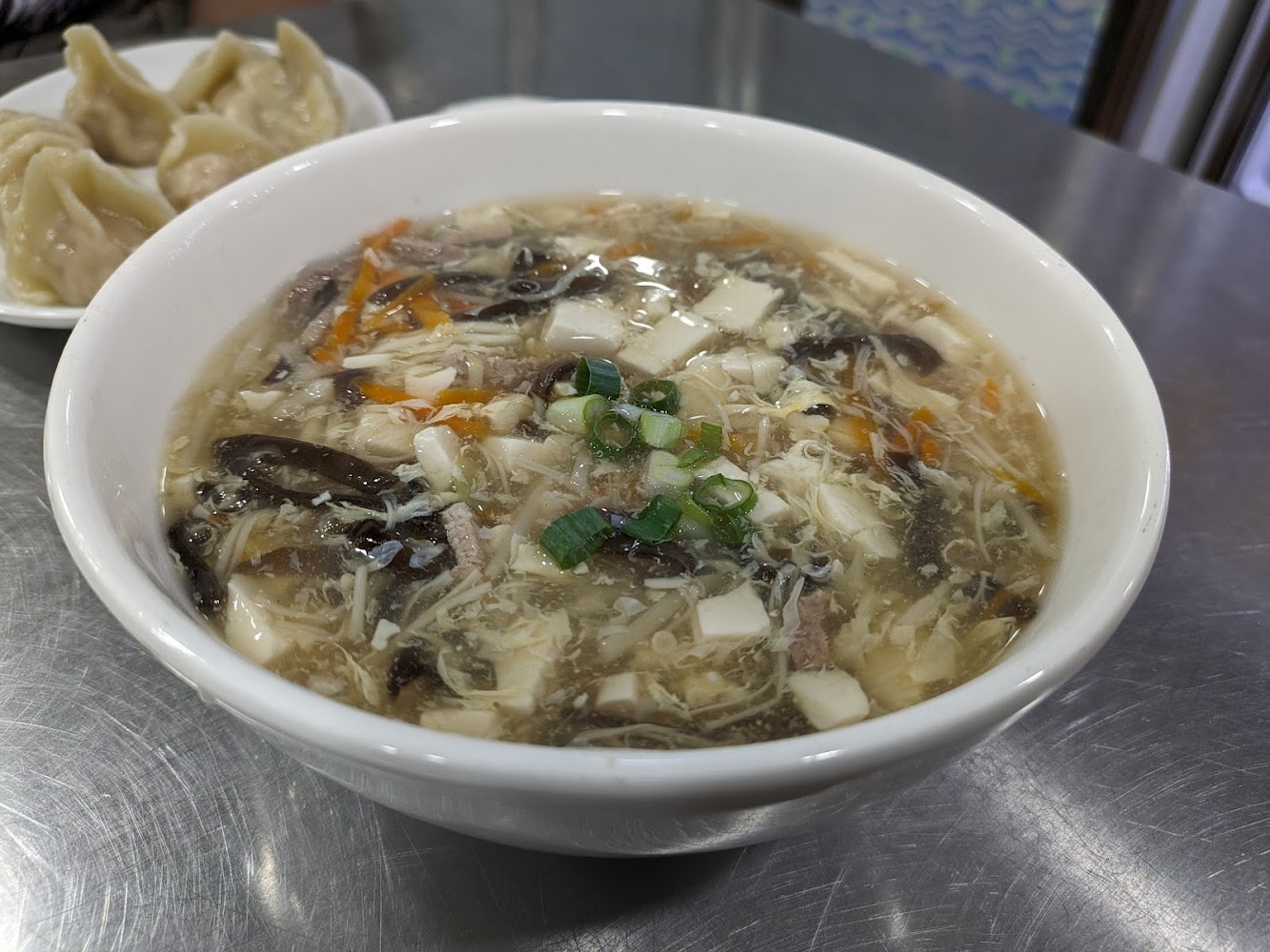東湖鮮爸王手作水餃酸辣湯