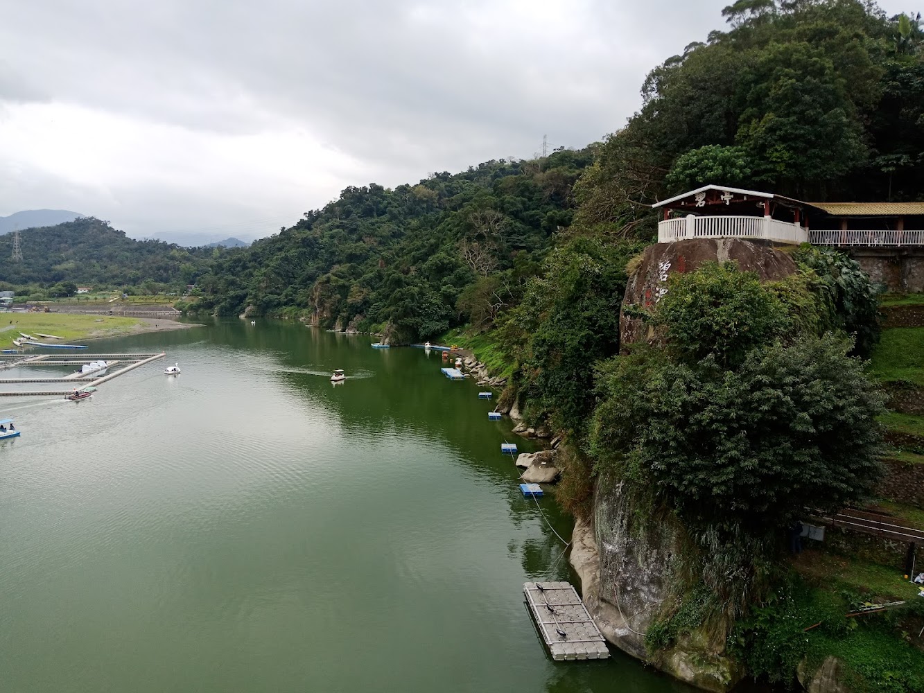 和美山眺望碧潭河景