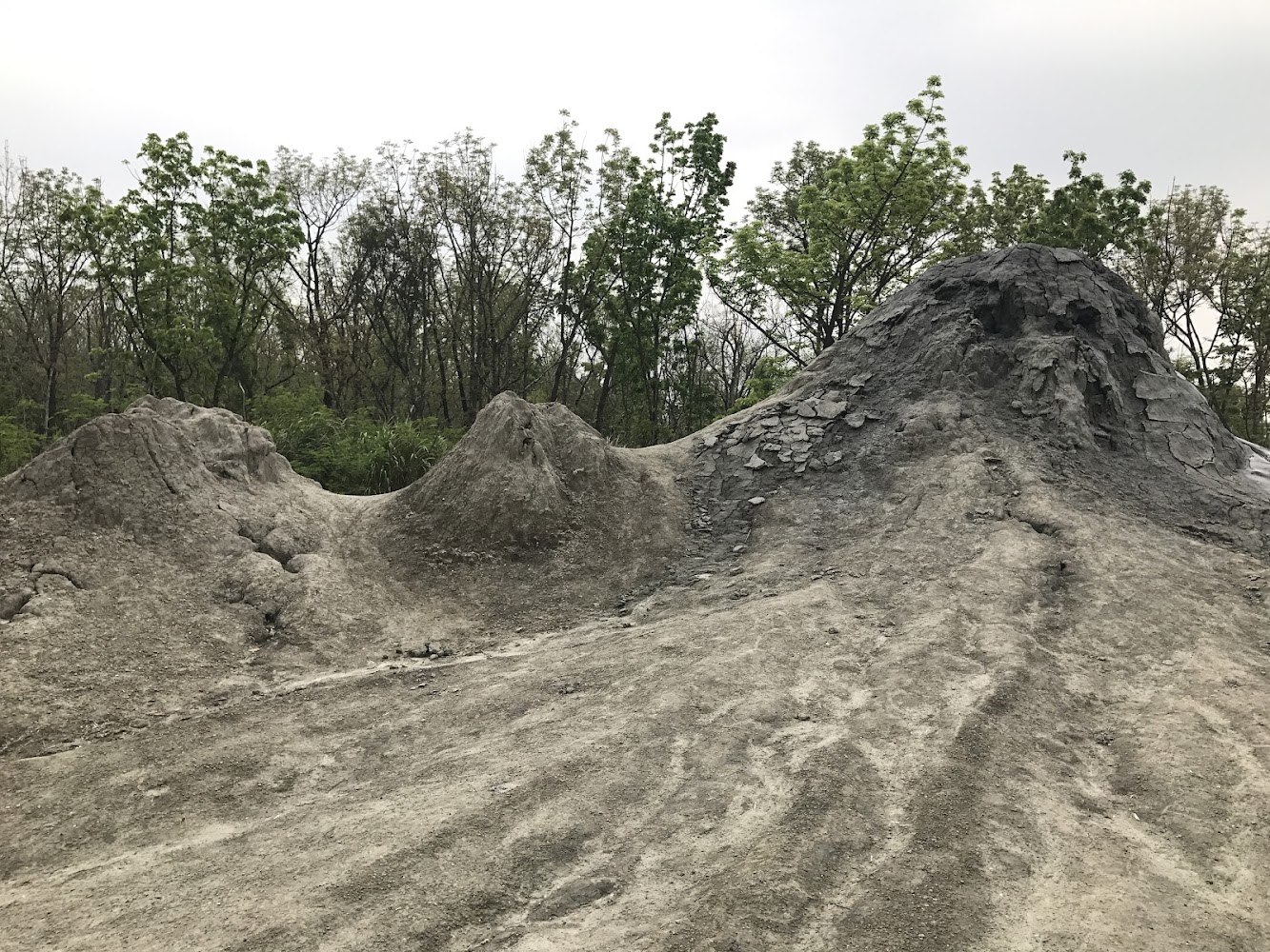 燕巢泥火山地形小山丘