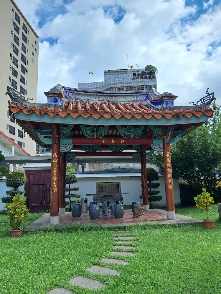 臺灣府城隍廟園區涼亭景觀