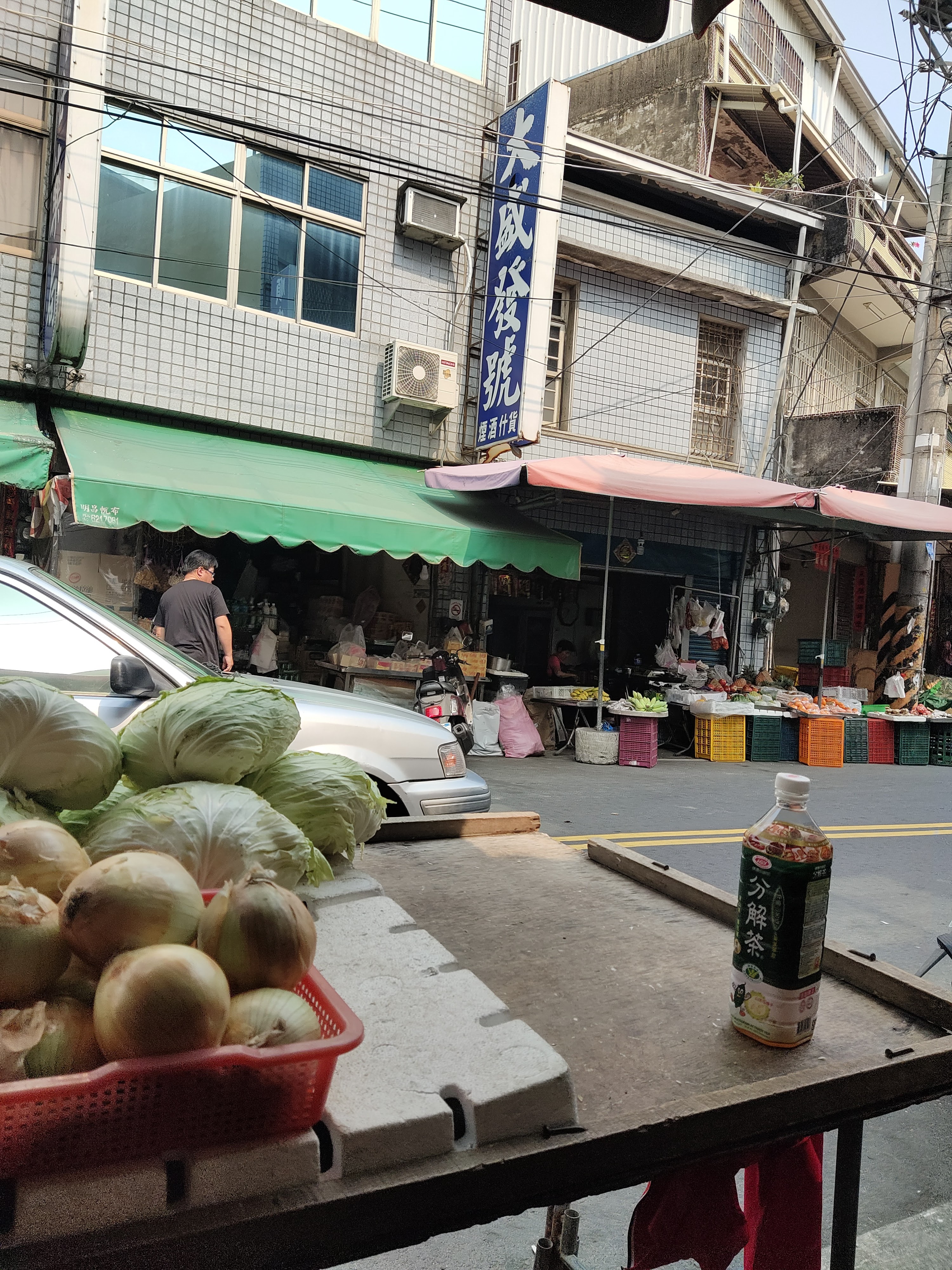 燕巢傳統市場街景與蔬菜攤