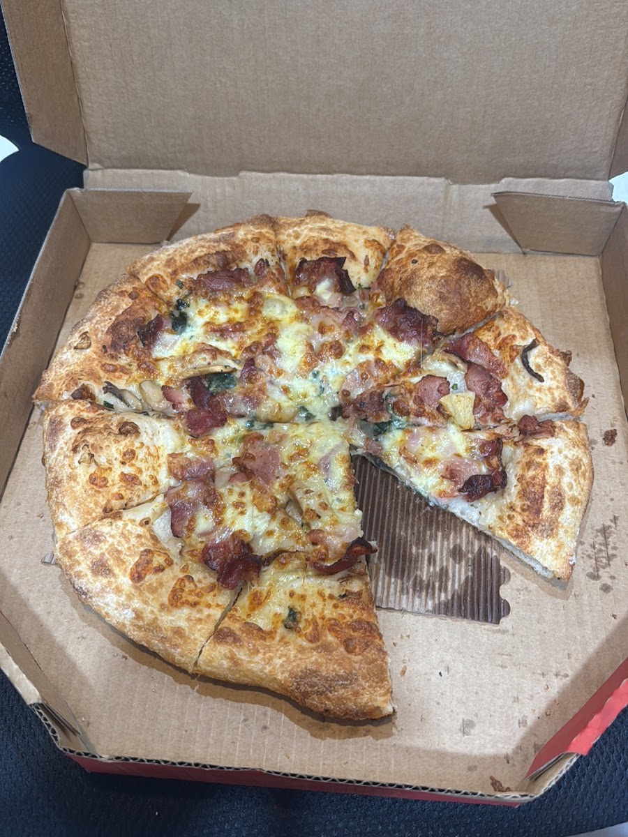 PIZZA HUT必勝客高雄橋頭店肉類配料滿滿的整片披薩