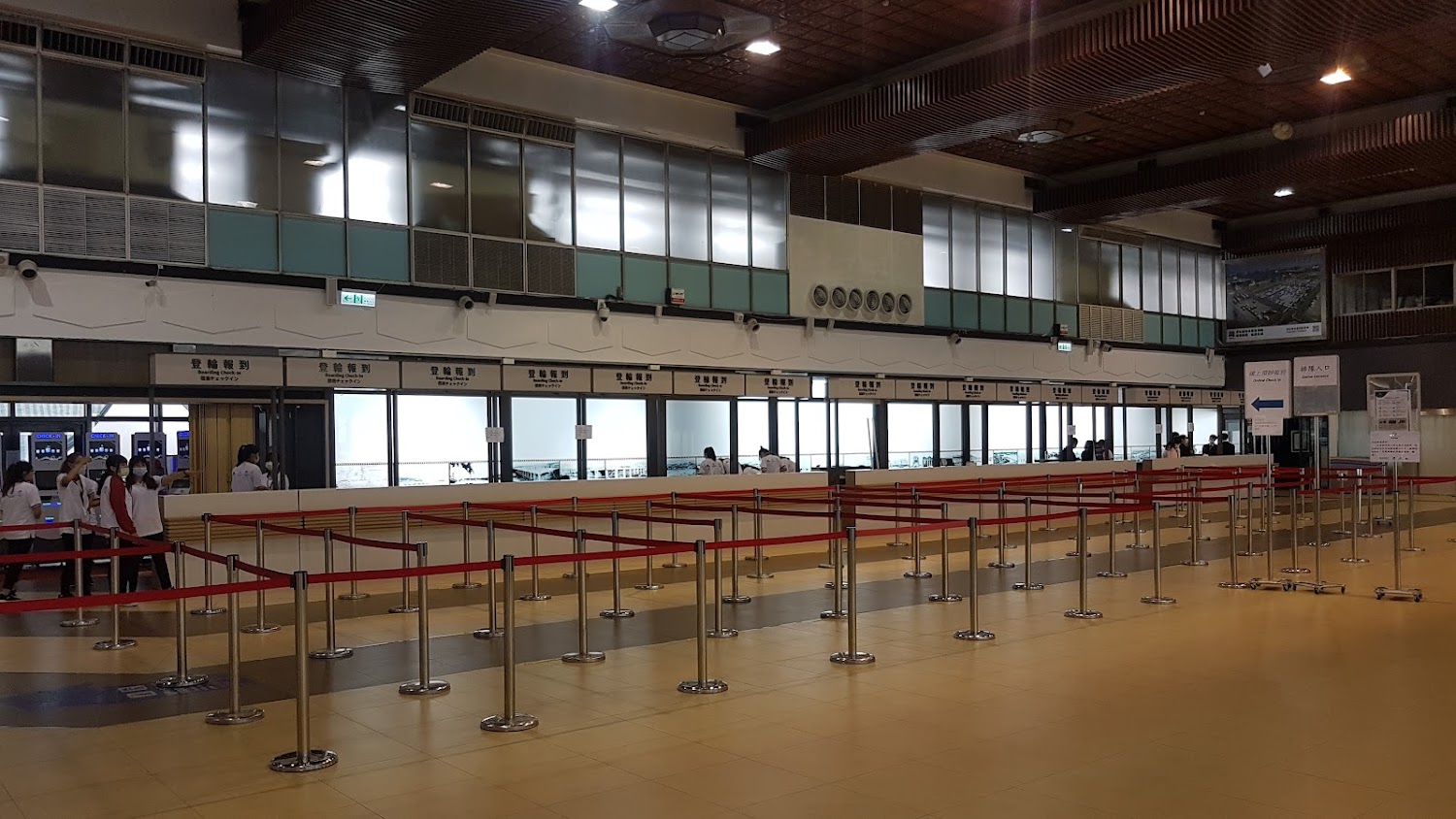 登船報到櫃台與排隊動線