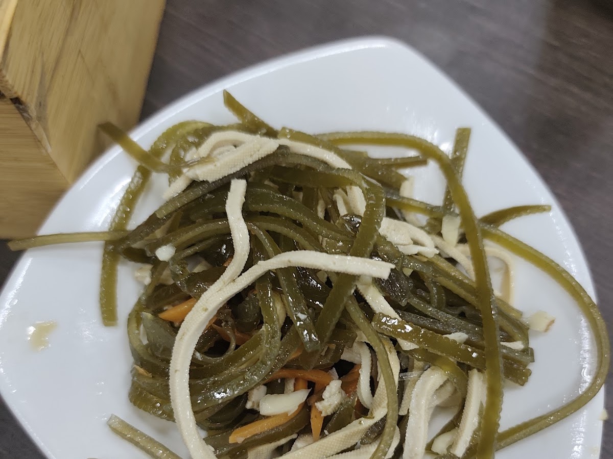 劉家酸白菜火鍋涼拌海帶絲小菜